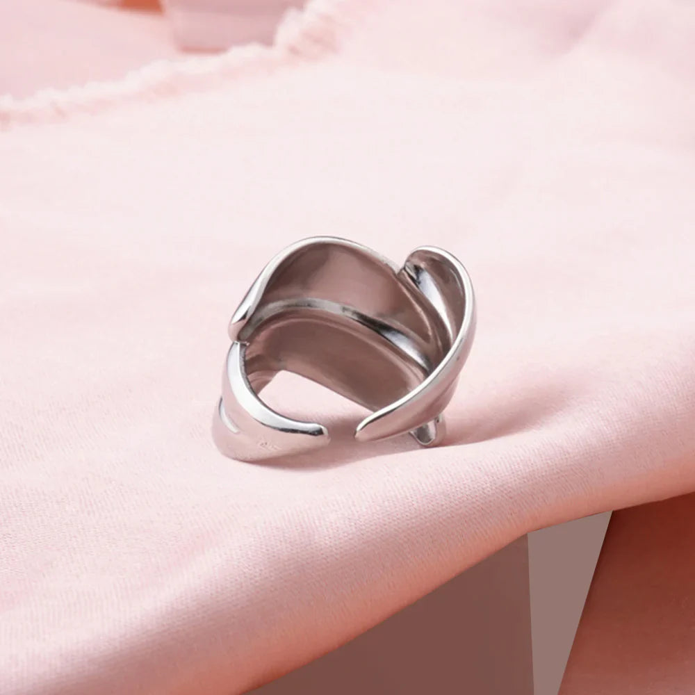 Luxe Curve Wide Sculpted Ring