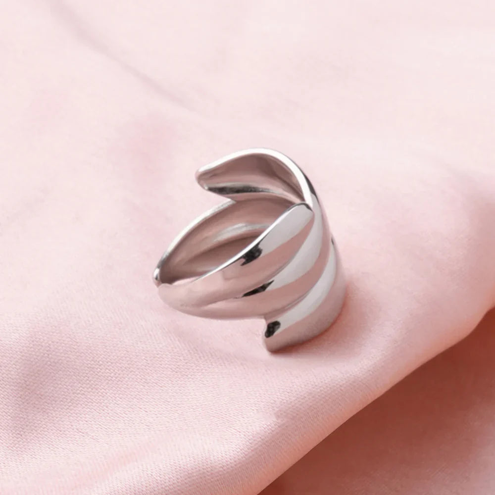Luxe Curve Wide Sculpted Ring