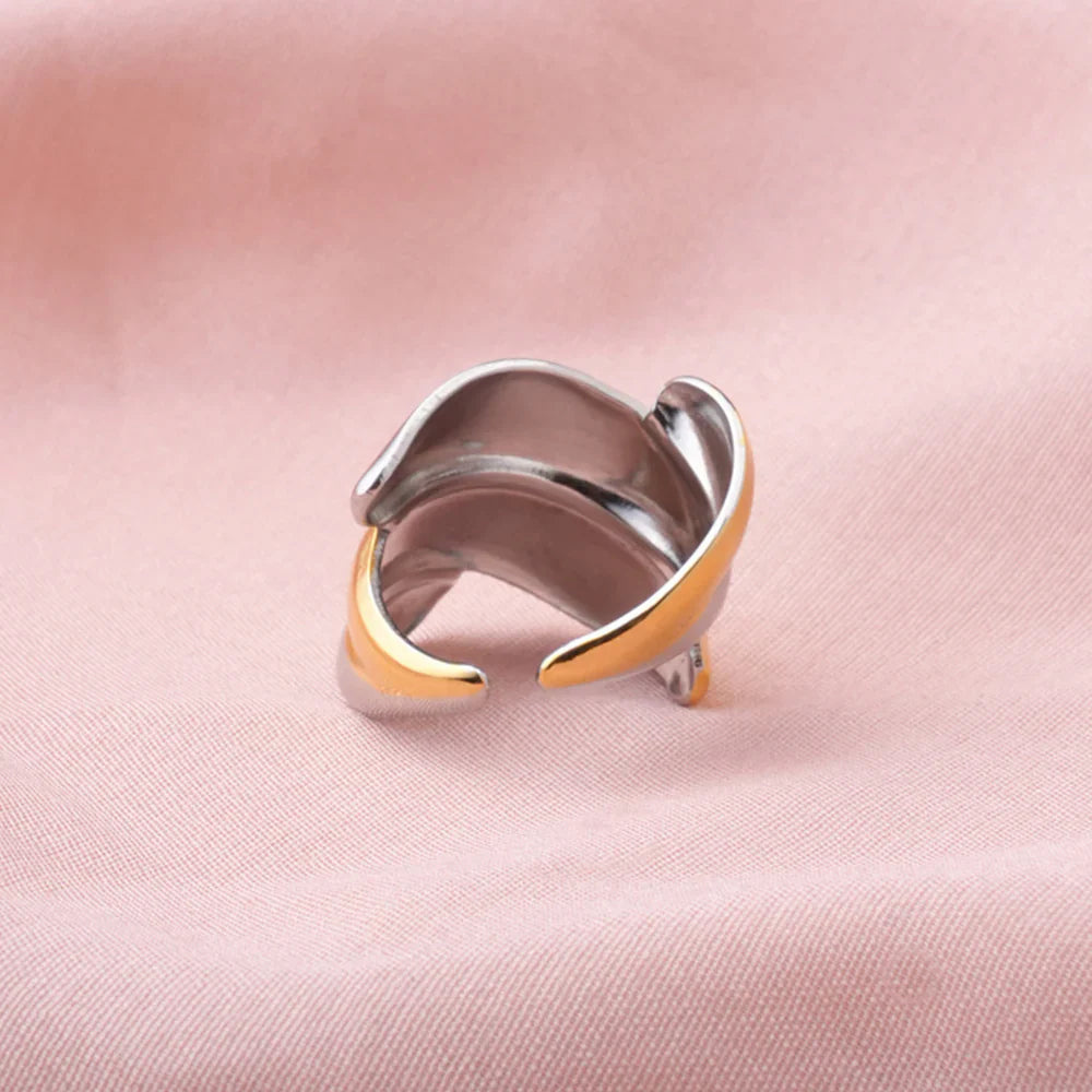 Duo Metal Sculpt Wave Statement Ring