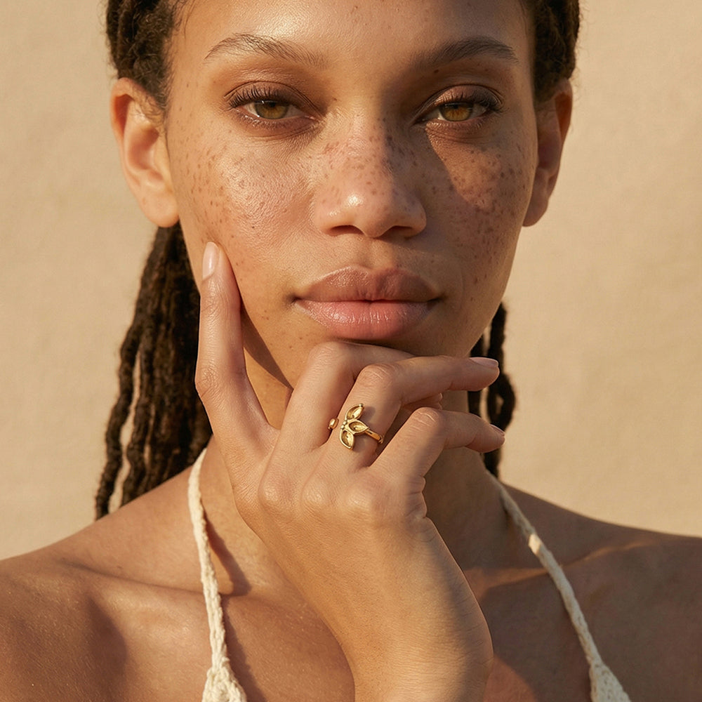 Minimal Leaf Accent Ring